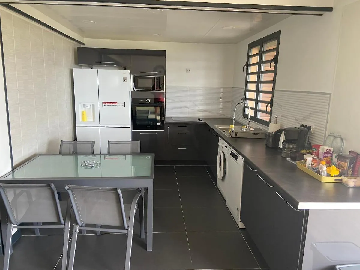 Location Vacances Sur Morne Ventile Avec Vue Mer En Martinique Le Robert Appartement