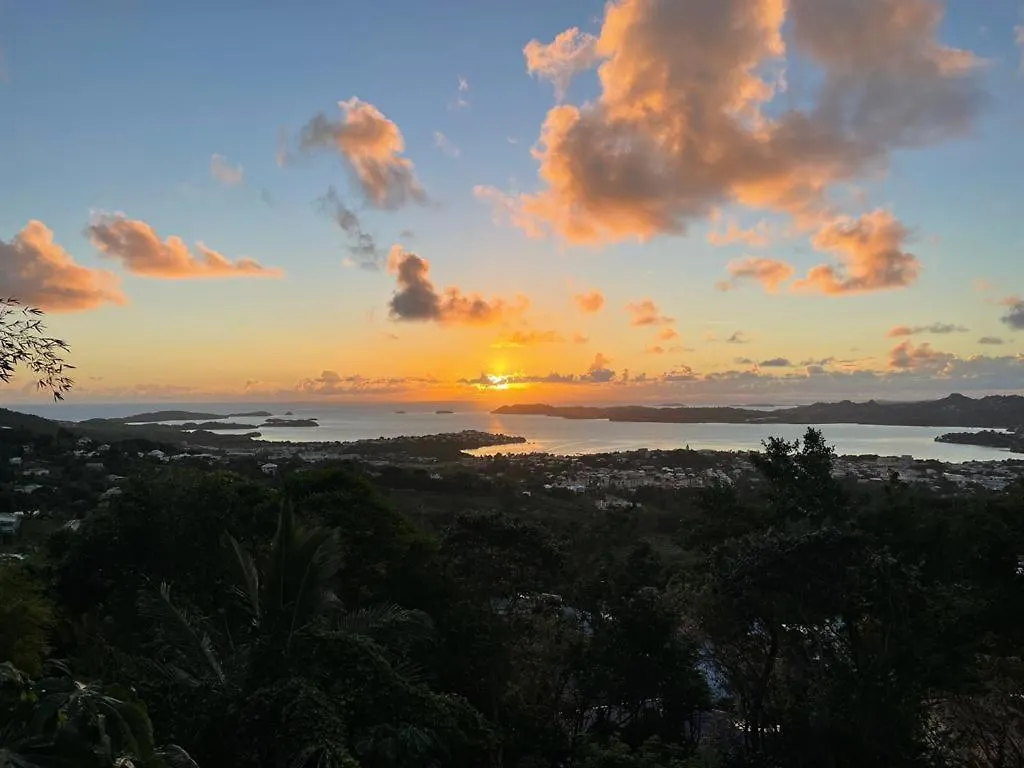 Appartement Location Vacances Sur Morne Ventile Avec Vue Mer En Martinique Le Robert